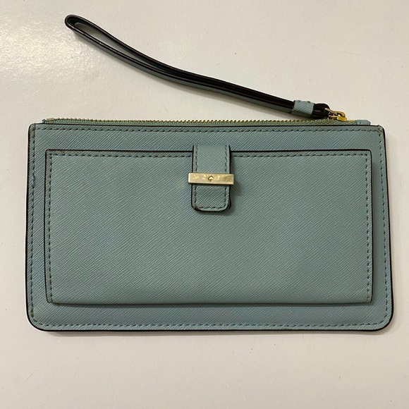 kate spade Handbags - Kate Spade Wristlet Wallet like New, excellent condition with 7 cards insert